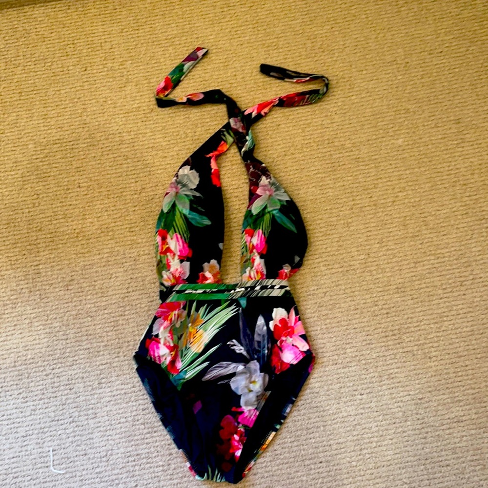 LA Blanca bathing suit never worn! Size 4.